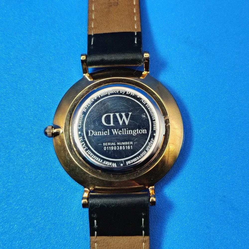 2019 Daniel Wellington Gold Sheffield Petite 32mm Women's/Unisex Quartz Watch